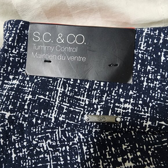 SC&Co Tummy Control Blue and White Capris NWT - Picture 2 of 3